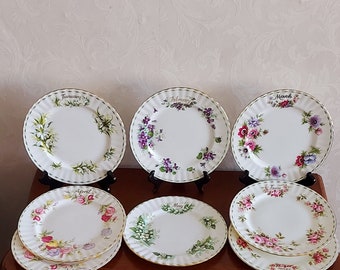 Royal Albert Bone China Fleur du mois plusieurs assiettes de petit-déjeuner de différents mois. Richement décoré de fleurs et liserés dorés.