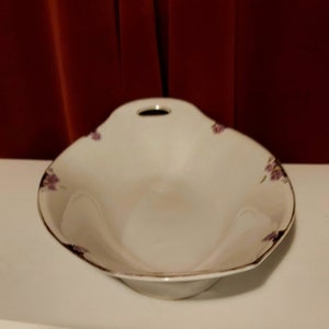 Deep Serving bowl with handles from the German manufacturer Jäger decorated with purple flowers and gold rim vintage 30s.