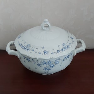 Terrine or lidded dish for vegetables or potatoes from MZ Czechoslovakia all around decorated with blue flowers vintage 50s
