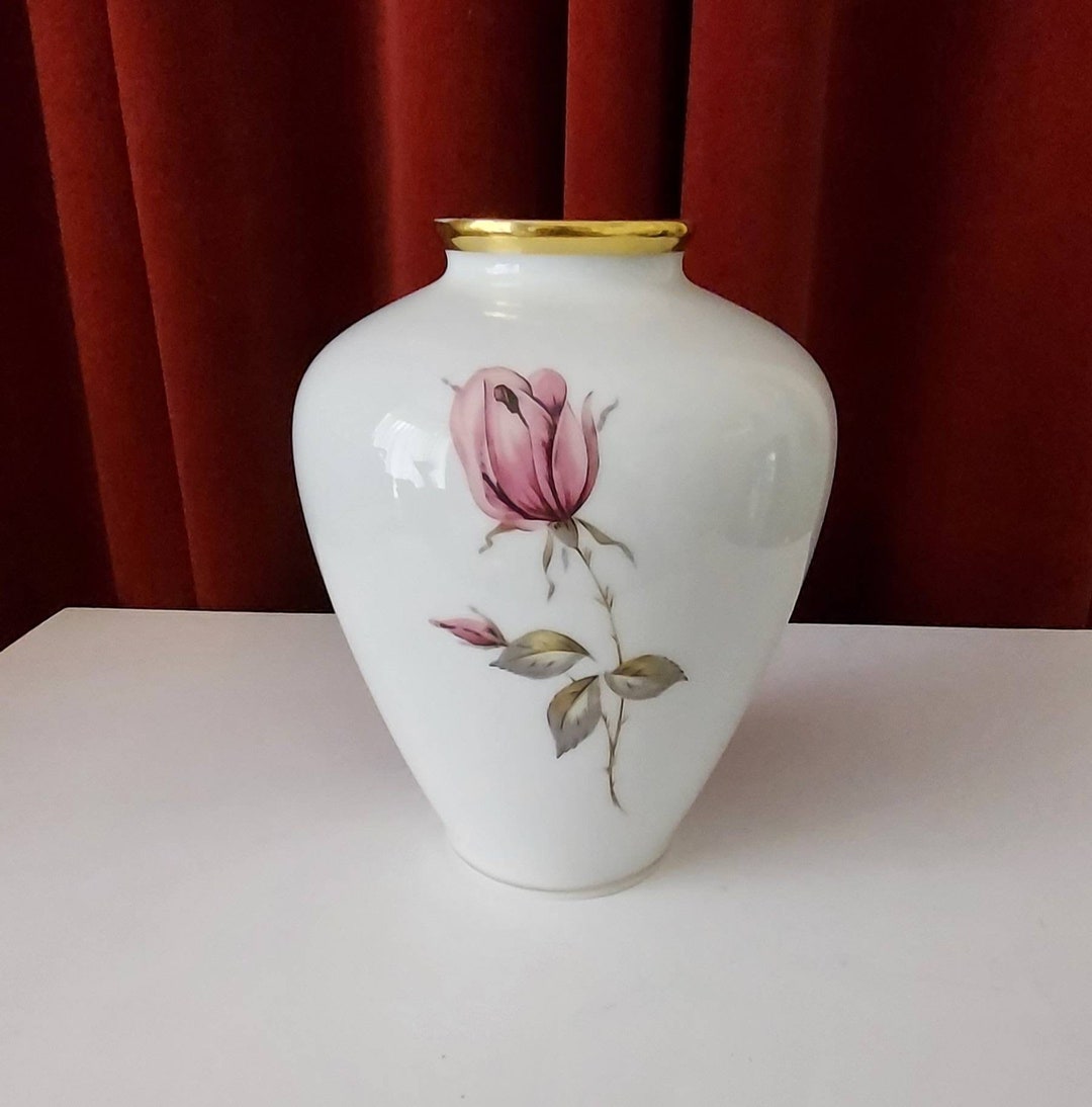 KPM 花瓶 Vase by KPM Krister Germany Decorated With 3 Flowers All Around
