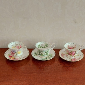 Ensembles de tasses et soucoupes pour hommes de Royal Albert Fleur du mois, de janvier à décembre, à décor de fleurs et de lignes dorées. image 2