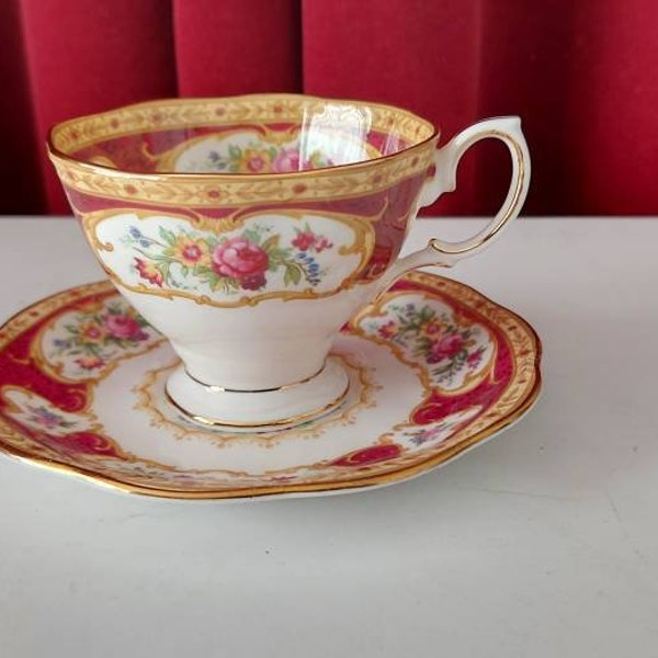 Men's cup and saucer Royal Albert Fine Bone China Lady Hamilton vintage 1960s white poserlein with dark red color colored flowers and gold