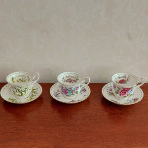 Ensembles de tasses et soucoupes pour hommes de Royal Albert Fleur du mois, de janvier à décembre, à décor de fleurs et de lignes dorées. image 1