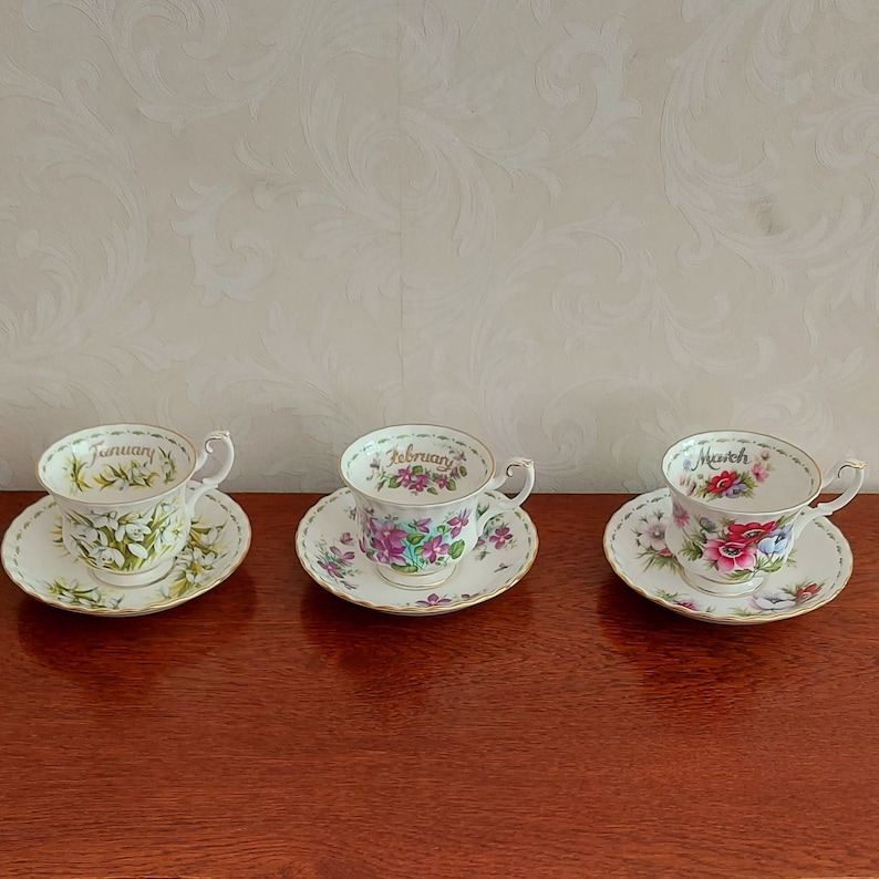 Ensembles de tasses et soucoupes pour hommes de Royal Albert Fleur du mois, de janvier à décembre, à décor de fleurs et de lignes dorées. image 1