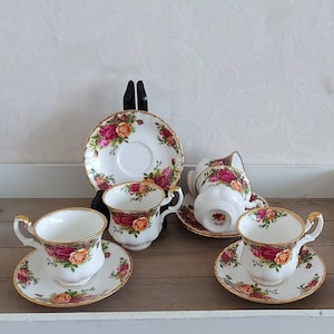 Ladies Cup and saucer from Royal Albert Fine Bone China England Old Country Roses decorated with beautiful roses and gold rim vintage 60s