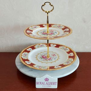 2-tiered Etagere Royal Albert Bone China Lady Hamilton burgundy-red decorated with colored flowers and a gold edge, vintage 1960s