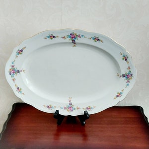 Große ovale Servierschale oder Fleischgericht von Epiag DF Tschechoslowakei mit buntem Blumendekor und ist goldumrandet Vintage 40er Jahre