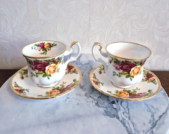 Ladies Cup and saucer from Royal Albert Fine Bone China England Old Country Roses decorated with beautiful roses and gold rim vintage 90s