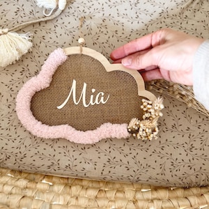Cadre prénom bébé personnalisé en forme de nuage avec fleurs séchées pour décoration chambre bébé ou cadeau de naissance prénom