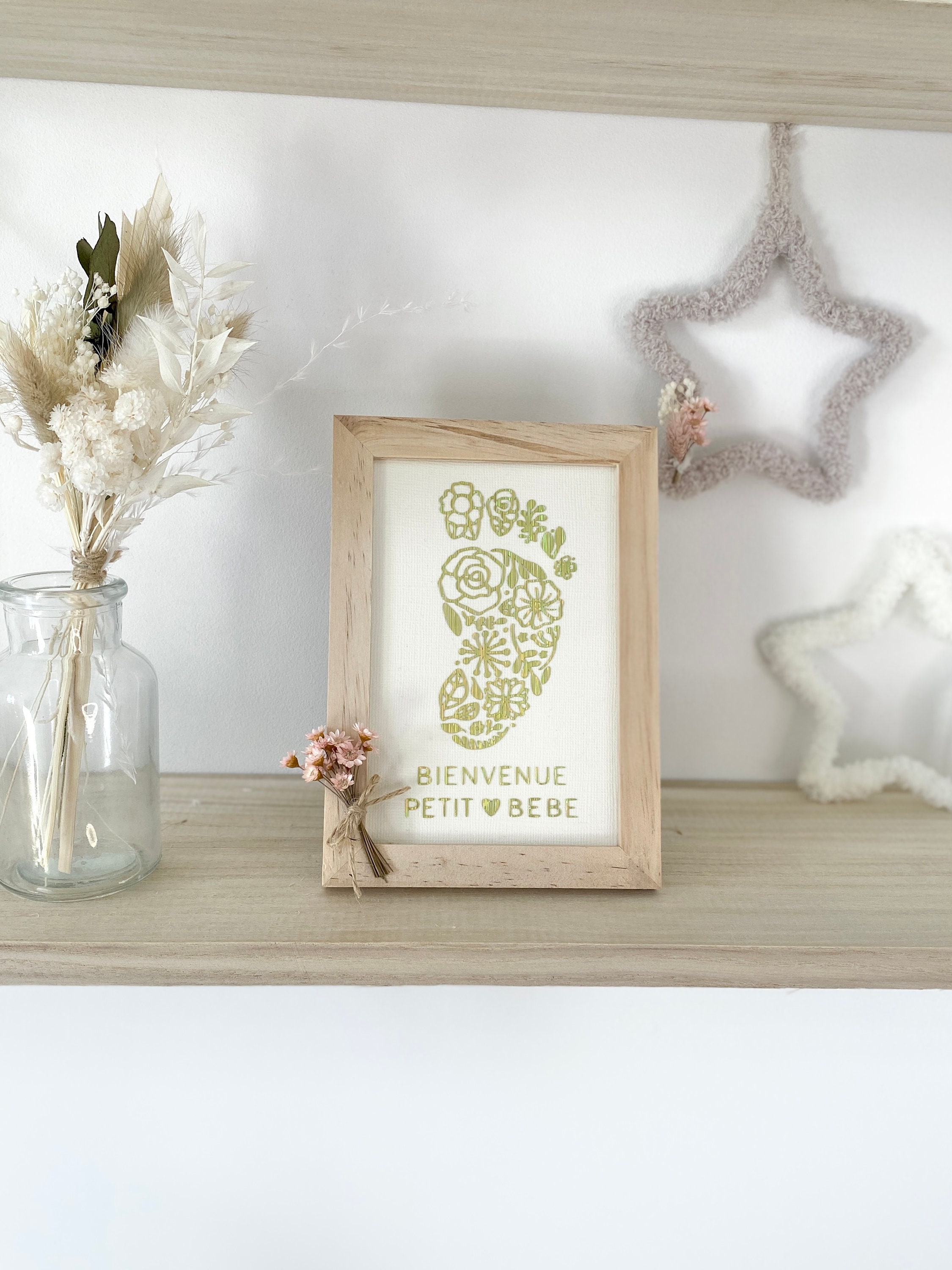 Cadre de Naissance Bienvenue Petit Bébé avec Bouquet Fleurs Séchées Pour Cadeau et Décoration Chambr