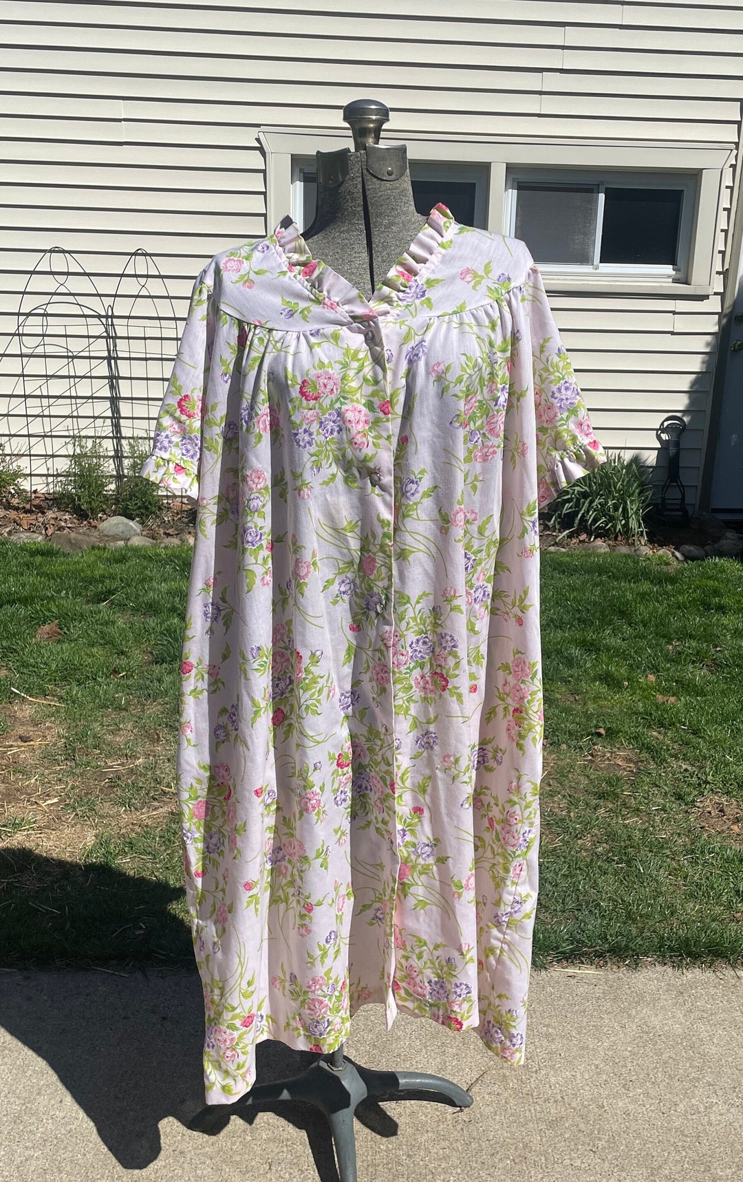 Vintage 1960s Katz Floral Nightgown Night Shirt Snap Button Down Ruffle ...