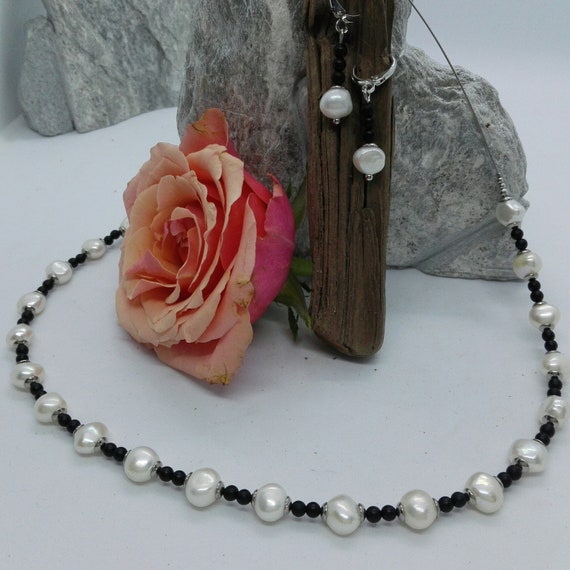 Freshwater Breeding Pearl Necklace With Black Agate and Freshwater Pearl  Scree Earrings -  Canada