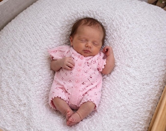 Ensemble bébé nouveau-né tricoté à la main