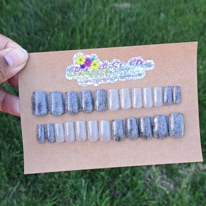 Short Square Press On Nails | Custom Fake Nails | Reusable Glue-On Nails | Handmade Nail Set | Minimalist Press Ons | Everyday Wear Nails