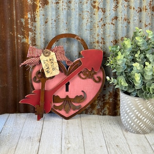 Valentine Herz und Pfeil Vorhängeschloss SVG Digital Download für Glowforge oder Laser Kein physischer Gegenstand