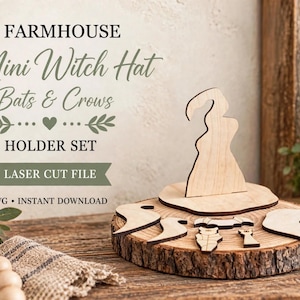 Puede incluir: Un conjunto de madera cortada con láser que incluye un sombrero de bruja, murciélagos y cuervos. El texto dice: FARMHOUSE Mini Witch Hat Bats & Crows HOLDER SET LASER CUT FILE SVG INSTANT DOWNLOAD. Las piezas están sobre una rodaja de madera.
