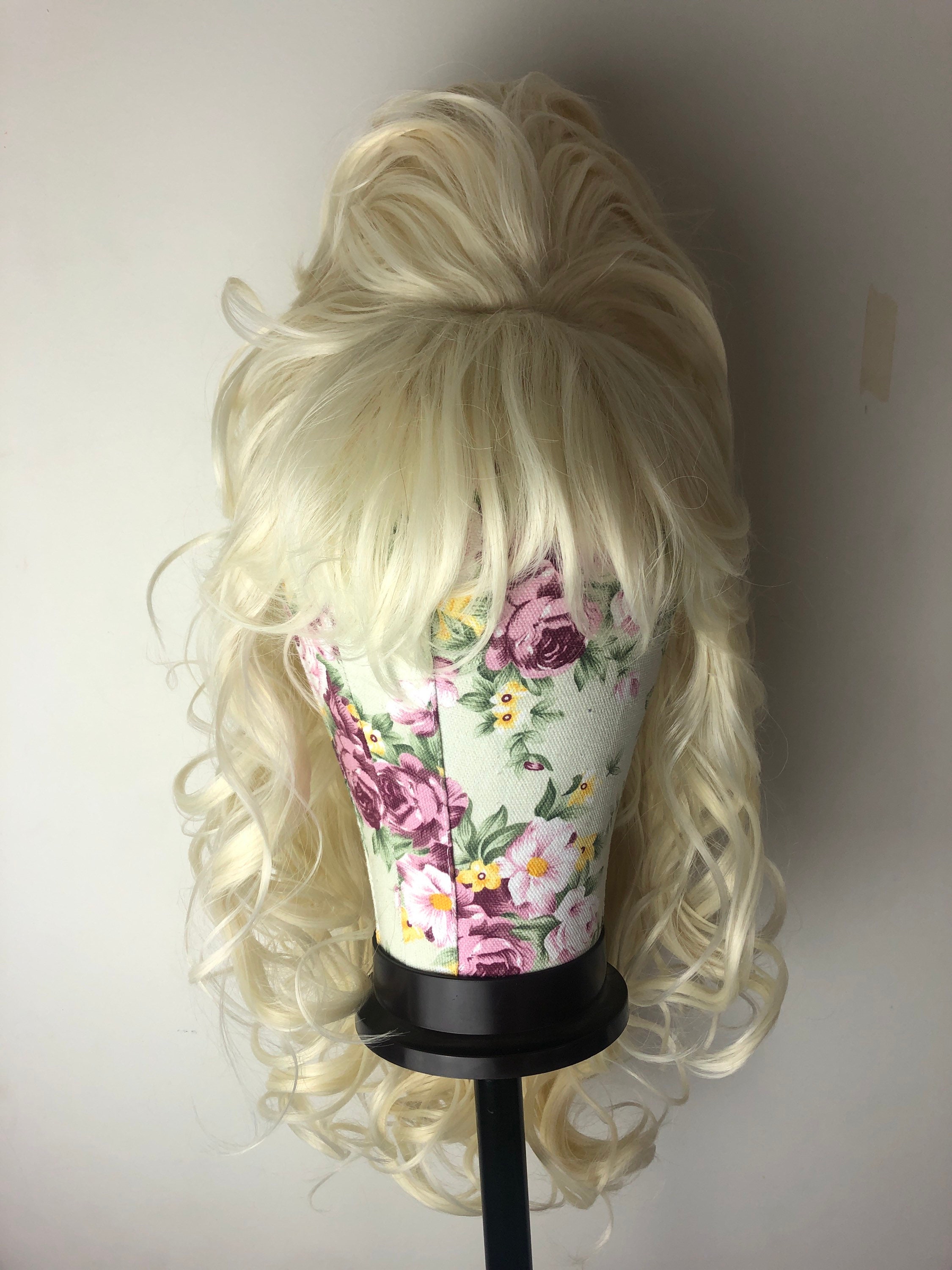 60's Beehive Hair Blonde's Code & Price - RblxTrade