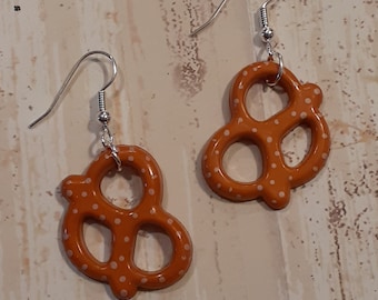 Brown Plastic Pretzel Shape Dangle Earrings Jewelry appx 1 inch
