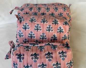 Juego de neceseres acolchados con estampado de bloques hechos a mano: neceseres de viaje con diseño floral de rosas