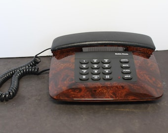 Téléphone de bureau vintage Radio Shack à touches. Plastique imitation bois brun, noir, RAYURES, style rustique, idéal pour un bureau ou un atelier d'homme. Cadeau parfait pour un collectionneur.