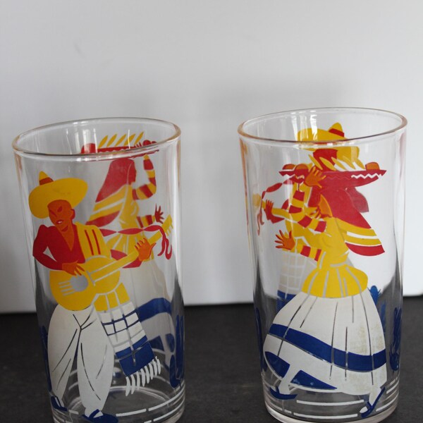 Vasos de agua vintage de vidrio con bailarinas hispanas. Juego de 2, piezas de repuesto, Hazel Atlas, década de 1950, MCM, bailarinas mexicanas, regalo para anfitriona.