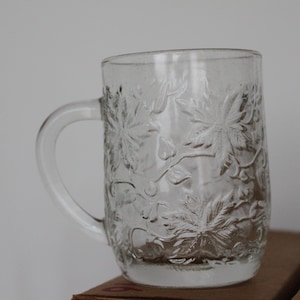 Vintage Fantasia Princess House Glass Mug Set. Set Of 4, In Original Box, Pressed Glass, Poinsettias, Christmas Kitchen Ware, Grandmacore.