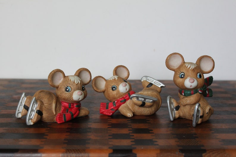 Vintage Ice Skating Mice Trio. Homco, Christmas Mantel Decor, Winter Entryway, SLIGHT PAINT LOSS, Cute Kitschy Grandmacore, Hostess Gift.