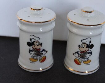 salières et poivrières vintage Mickey Mouse Chef. Paire assortie, céramique, fabriquée au Japon, parfait état, bol à mélanger, amoureux de Disney, cadeau.