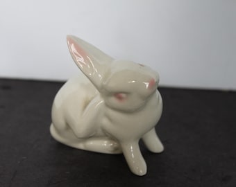 Vintage White Rabbit Figurine. Goebel, Ceramic, Mint Condition, Spring Mantel Decor, Grandmacore, Housewarming, Hostess, Collector Gift.