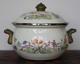 Vintage Floral Enamel Ware Pot. Cute Little Pot W/ 2 Handles, Lid, Enamel Dutch Oven, MINOR CHIP, Country Cottagecore Kitchen Ware, Hostess.