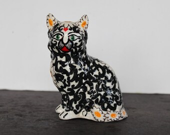 Figurine vintage de chat noir et blanc. Moulage en plâtre mâché, tourbillons noirs, motif cachemire, motifs marguerites, manteau de cheminée kitsch grand-macore, Crazy Cat Lady.