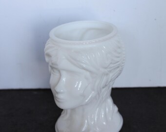 Vintage Milk Glass Head Vase. Elegant Victorian, MINT Condition, Bougie Grandmacore Mantel Decor, Housewarming, Hostess, Collector Gift.