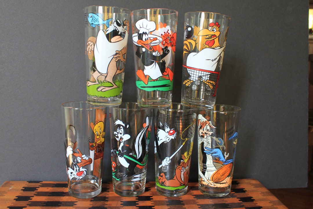 Looney Tunes Pepsi Glass for Vintage Collectible Decor. 1976 Glass