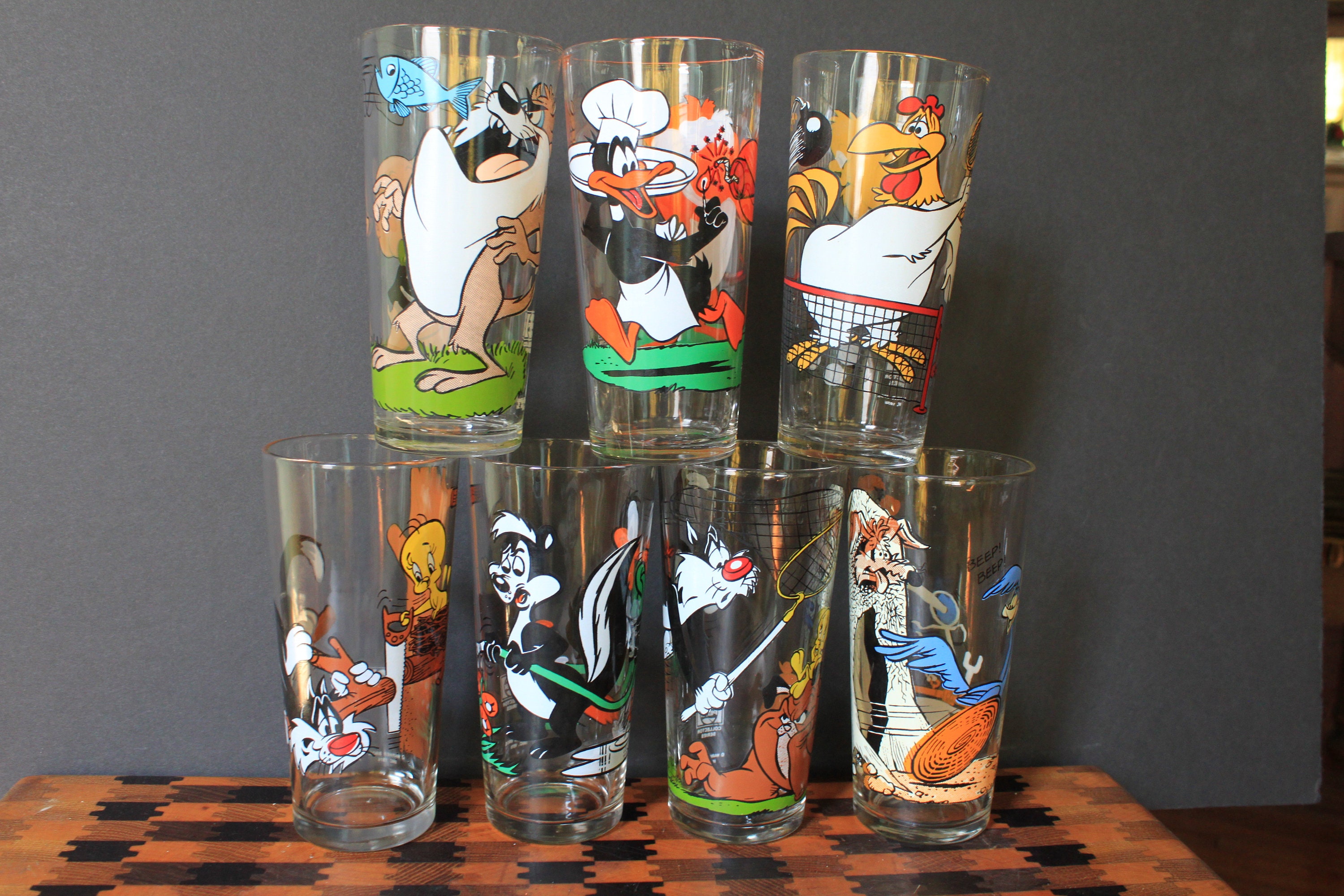 Looney Tunes Pepsi Glass for Vintage Collectible Decor. 1976 Glass
