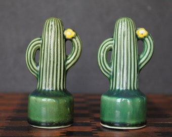 Vintage Cactus Salt And Pepper Shakers. Green Ceramic With Yellow Flower, Made In Japan, Southwestern, Desertcore Vibes. Housewarming Gift.