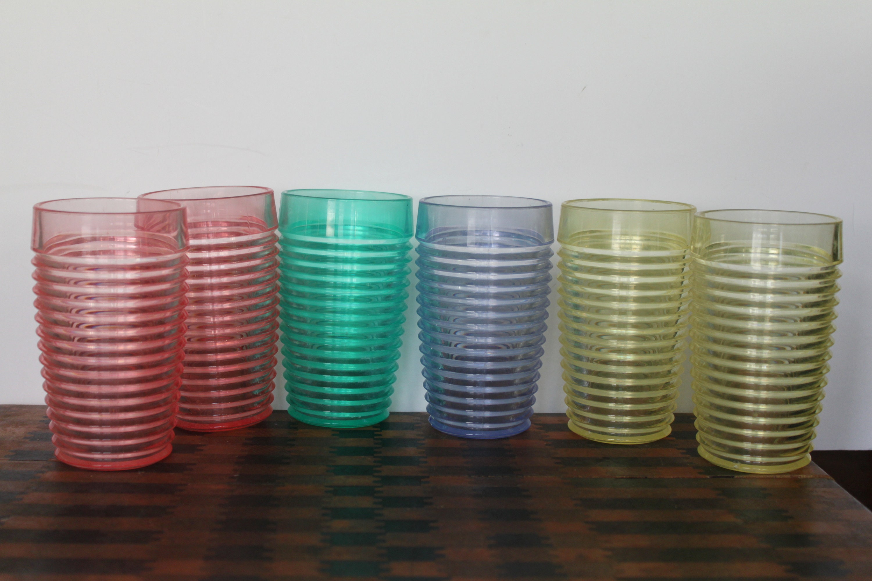 2 Vintage Majestic USA Pink Ribbed Plastic Drinking Tumblers Glasses 2  Shades