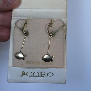 Vintage Gold Fish Coro Dangle Earrings. Gold Tone Metal, Screw Backs, Nautical Accessory, Grandmacore, Housewarming, Hostess Gift.