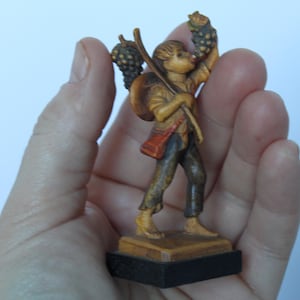 Vintage Anri Boy Eating Grapes Figurine Carving. Good Summer, Mint Condition, Rustic Cottagecore Mantel Decor, Gift For A Collector, Hostess