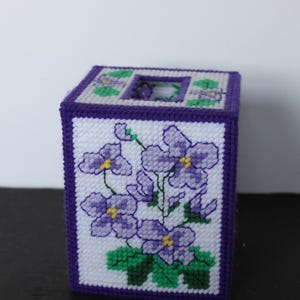 Vintage Purple Violet Tissue Box Cover. Crewel, Kitschy Grandmacore Bathroom Decor, Spring, Gift For Gardener, Flower Lover, Housewarming.