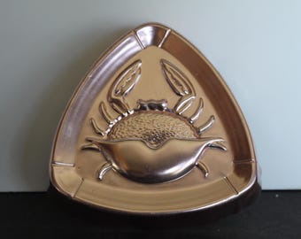 Moule à crabe vintage en aluminium rose. Forme triangulaire, Cancer, Astrologique, Zodiaque, État neuf, Décoration de cuisine unique, Suspension murale.
