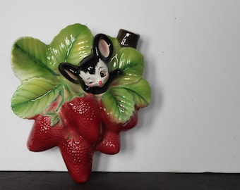 Vintage Mouse and Strawberries Wall Pocket. Ceramic, Succulent Planter, Kitschy Cute, Anthropomorphic Kitchen Decor, Housewarming, Hostess