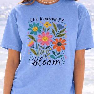 Kindness Bloom Shirt, Floral Quote, Colorful Flowers (Unisex) zdjęcie 9