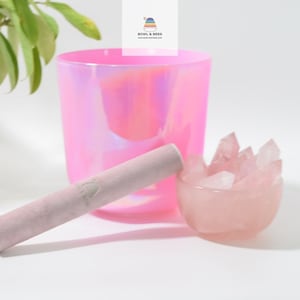 PINK AURA DIVINE, klankschaal met wijssteenkristal, + gratis rozenkristalkwartspunt, verkrijgbaar in alle chakra's, 432 Hz of 440 Hz
