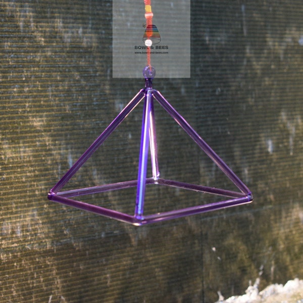 NEFER, Crystal Singing Pyramid in purple, with fully padded carrying case for sizes 8- 12 inches and mallet