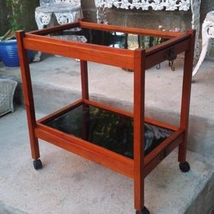Vintage Mid Century Skandinavisk Modern 2-våningars teak hopfällbar serverings- och barvagn