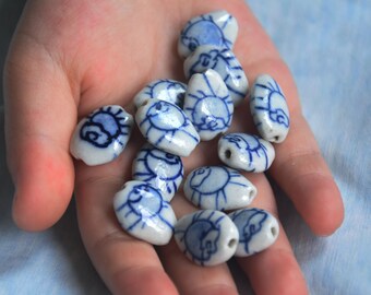 Ceramic flat beads porcelain loose beads handmade drawn insects porcelain Retro Blue and white ceramic jewelry bracelet accessories