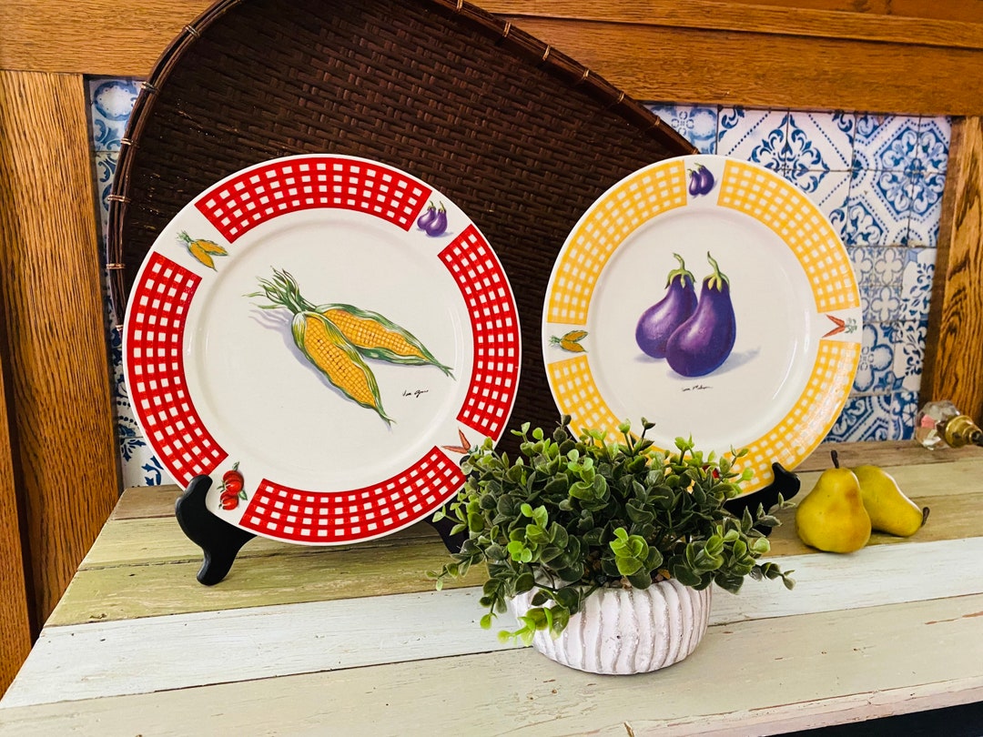 Vintage Tabletops Unlimited fresh Vegetables Set of 2 Decorative Plates