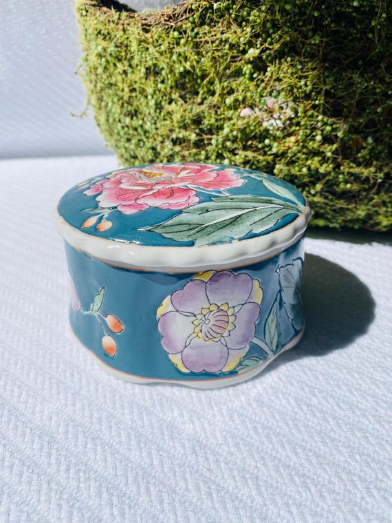 Hand Painted Porcelain Chinese Trinket Box