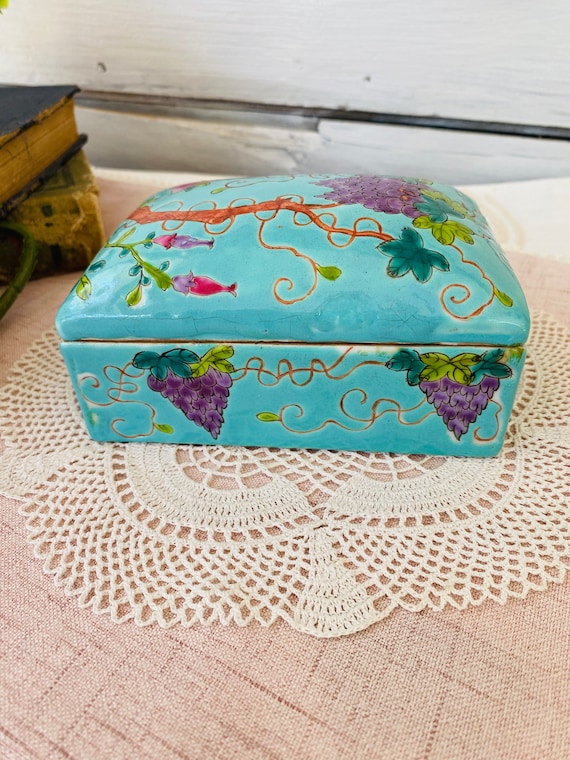 Antique Chinese Qing Export Famille Rose Turquoise Porcelain Trinket Box