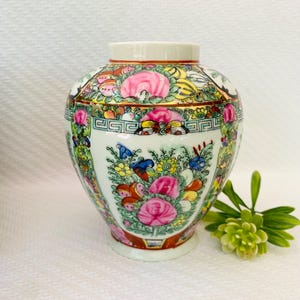 Chinese Famille Rose Medallion Hand Painted Porcelain Vase